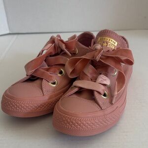 Converse Kids Sneakers in Soft Pink